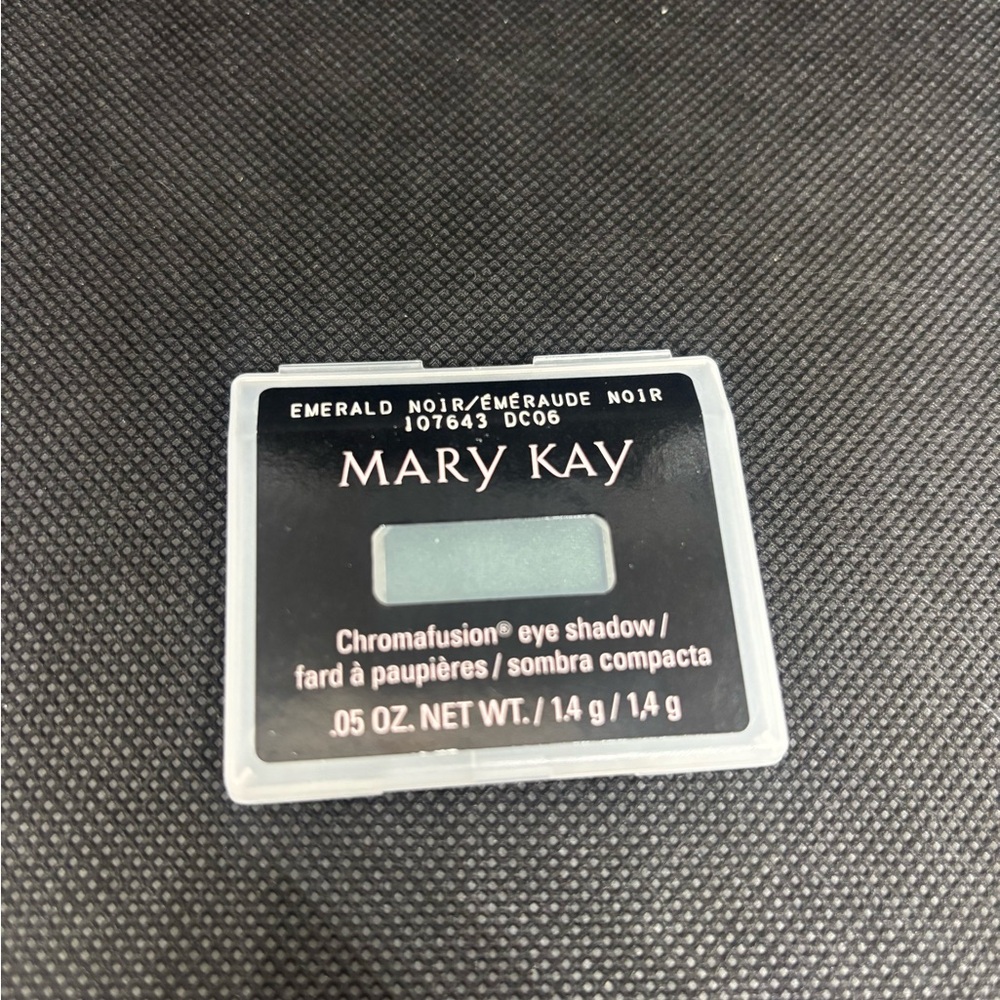 Mary Kay ChromaFusion Eyeshadow in Emerald Noir